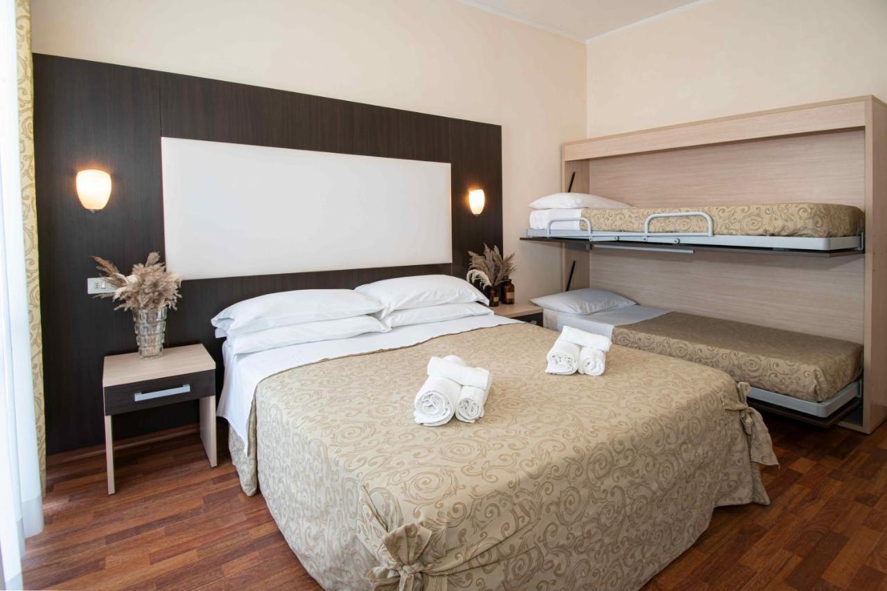 Hotel Baby B&B Milano Marittima Luaran gambar