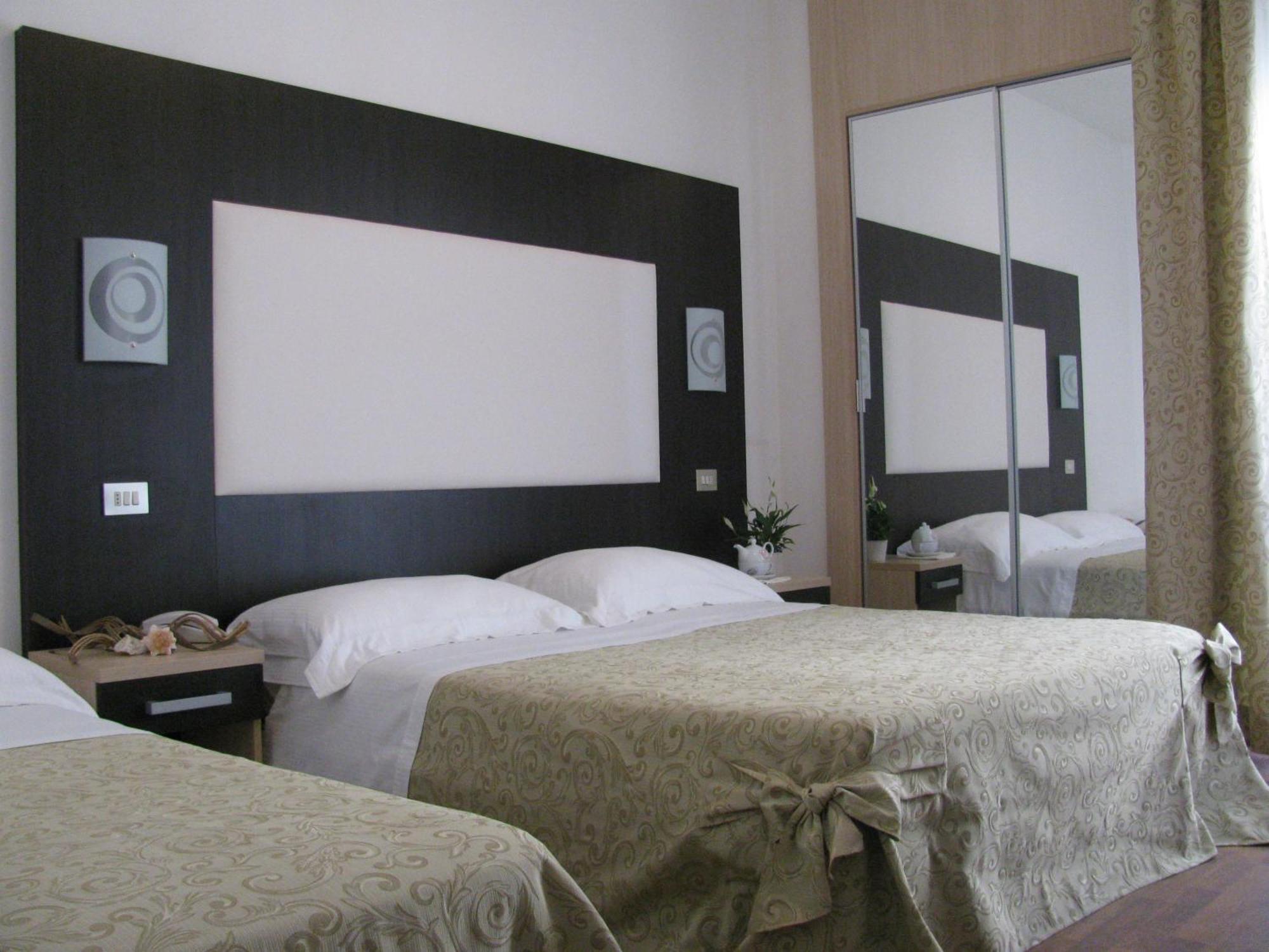 Hotel Baby B&B Milano Marittima Luaran gambar