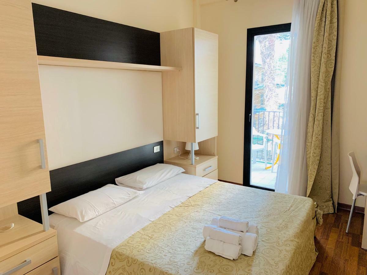 Hotel Baby B&B Milano Marittima Luaran gambar