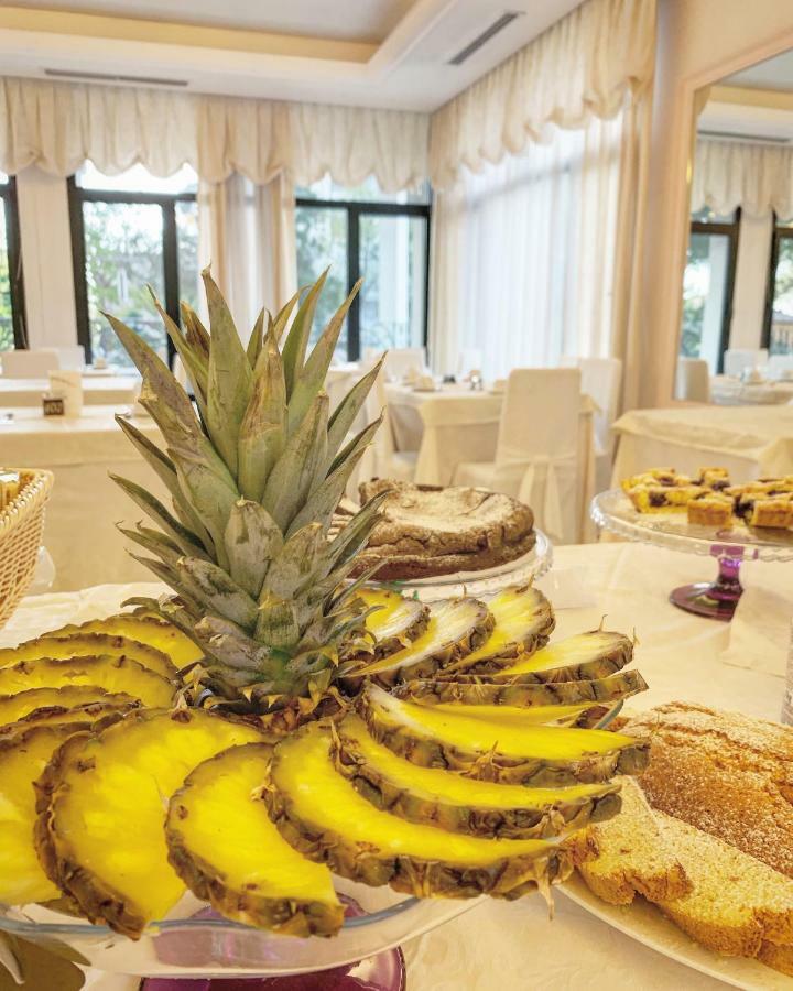 Hotel Baby B&B Milano Marittima Luaran gambar