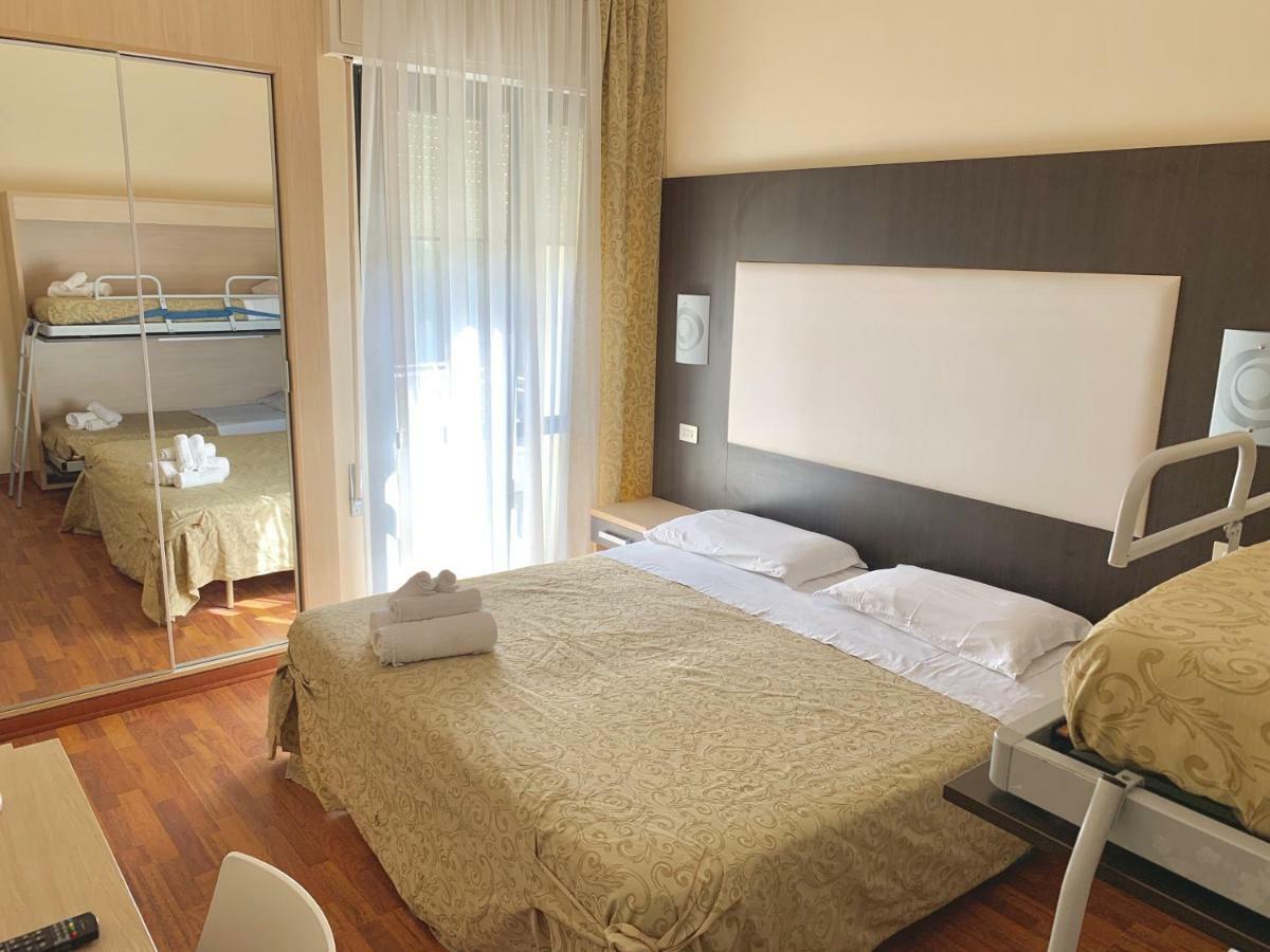 Hotel Baby B&B Milano Marittima Luaran gambar